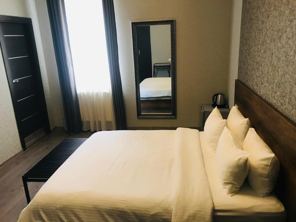 2Nd Floor Hotel Tbilisi Luaran gambar