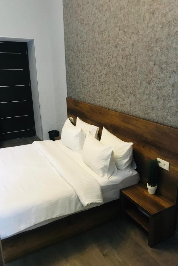 2Nd Floor Hotel Tbilisi Luaran gambar