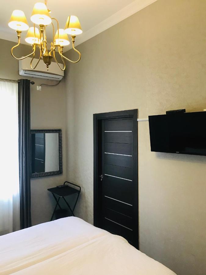 2Nd Floor Hotel Tbilisi Luaran gambar