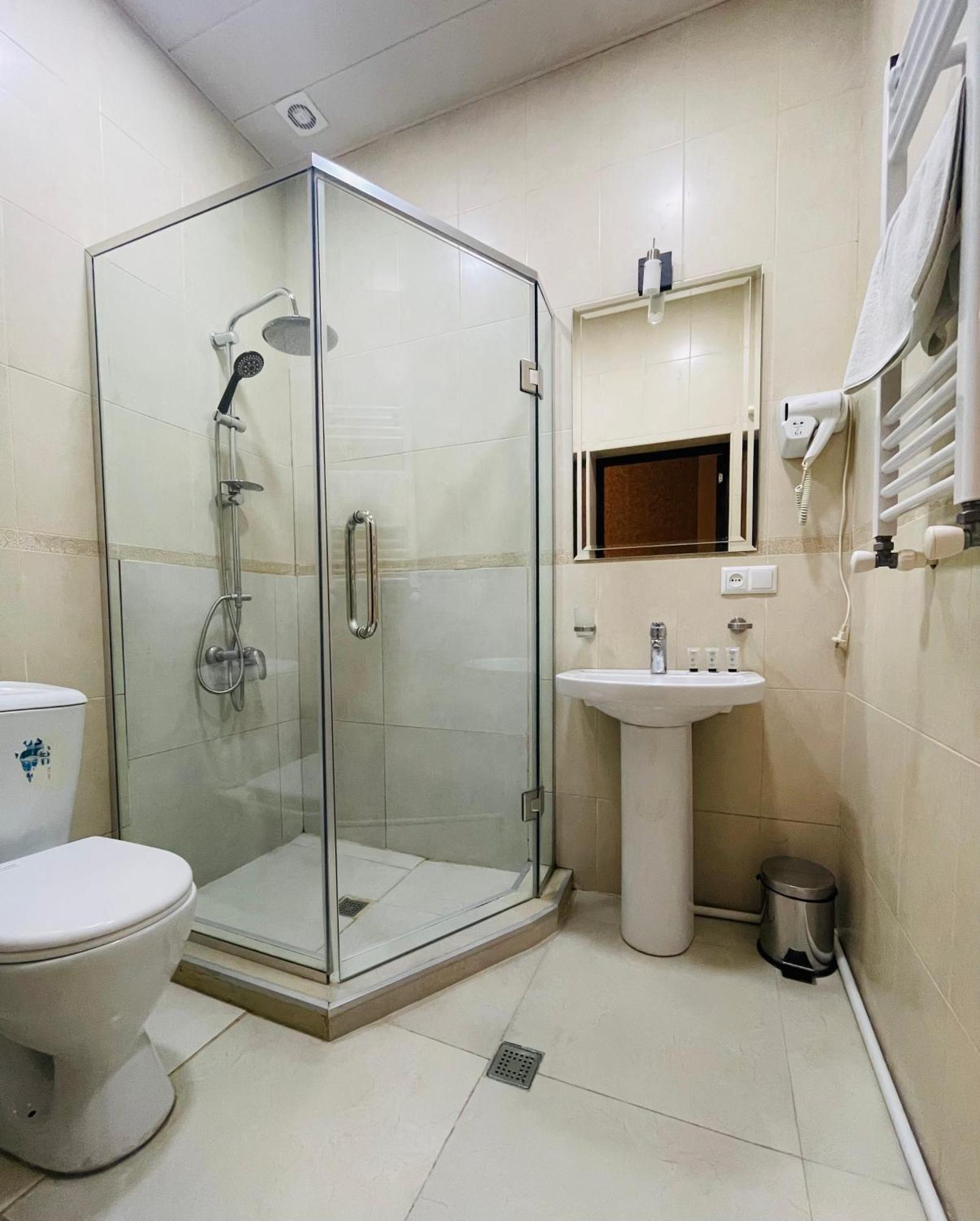2Nd Floor Hotel Tbilisi Luaran gambar