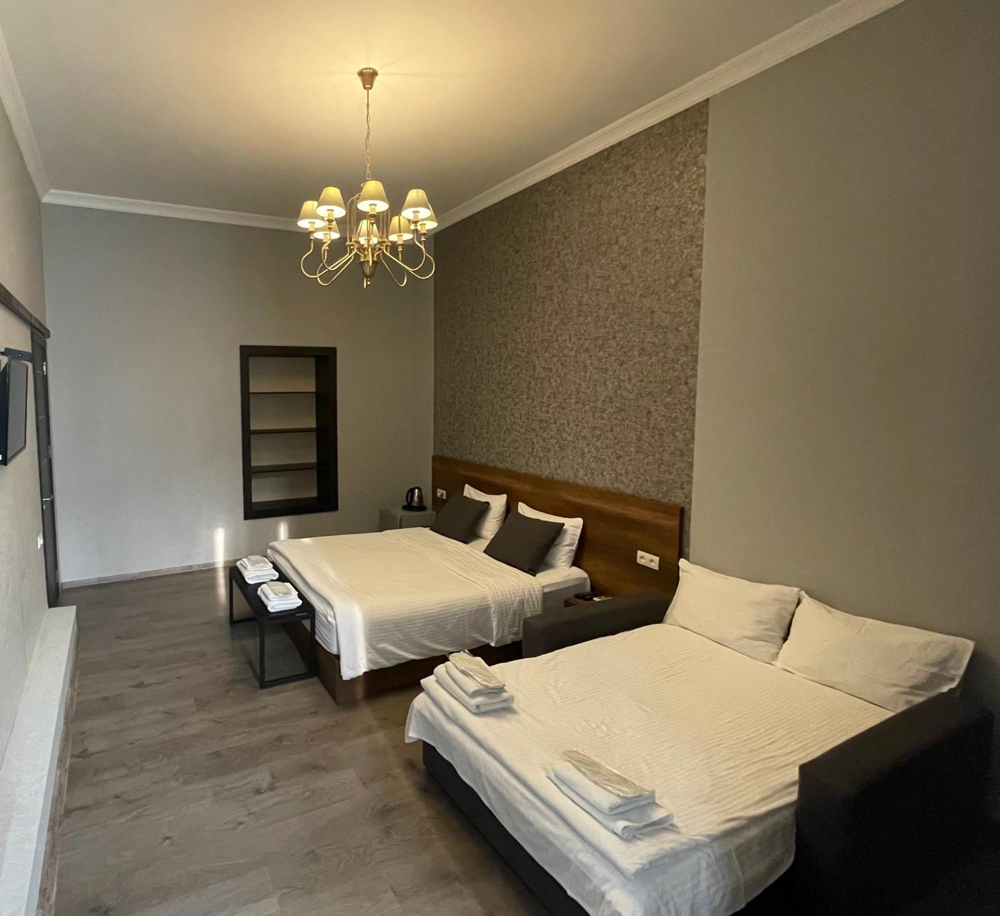 2Nd Floor Hotel Tbilisi Luaran gambar